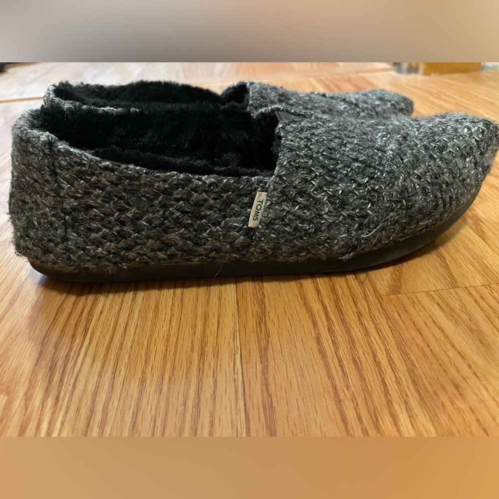 Sweater knit Toms with faux fur lining